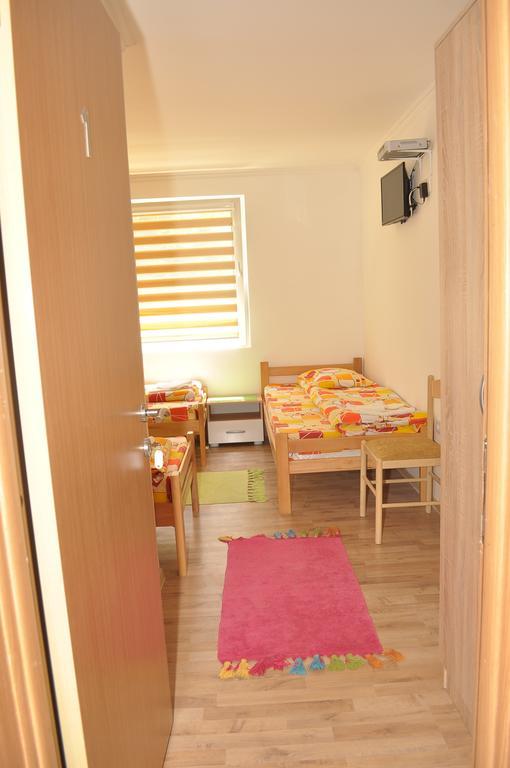 קולאסין Apartments & Rooms Bojic מראה חיצוני תמונה