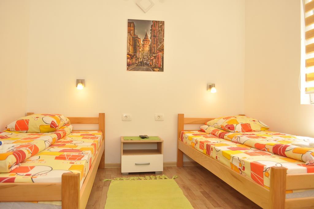 קולאסין Apartments & Rooms Bojic מראה חיצוני תמונה