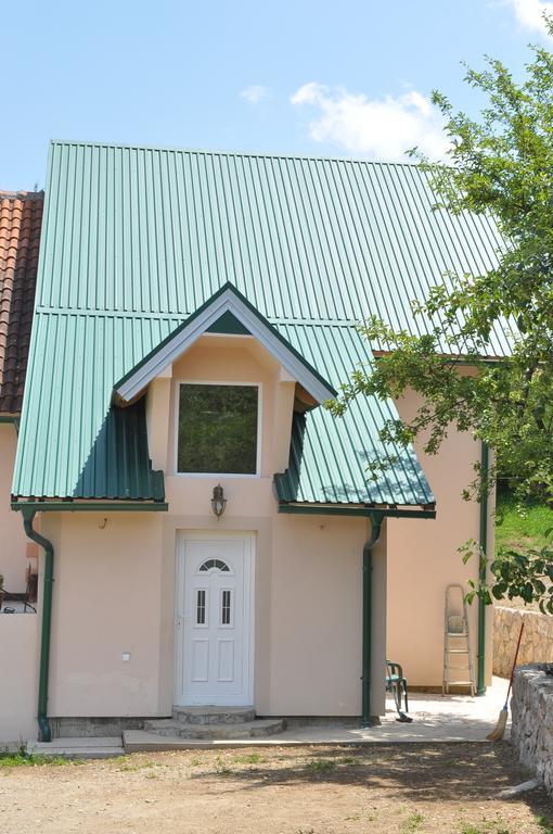 קולאסין Apartments & Rooms Bojic מראה חיצוני תמונה