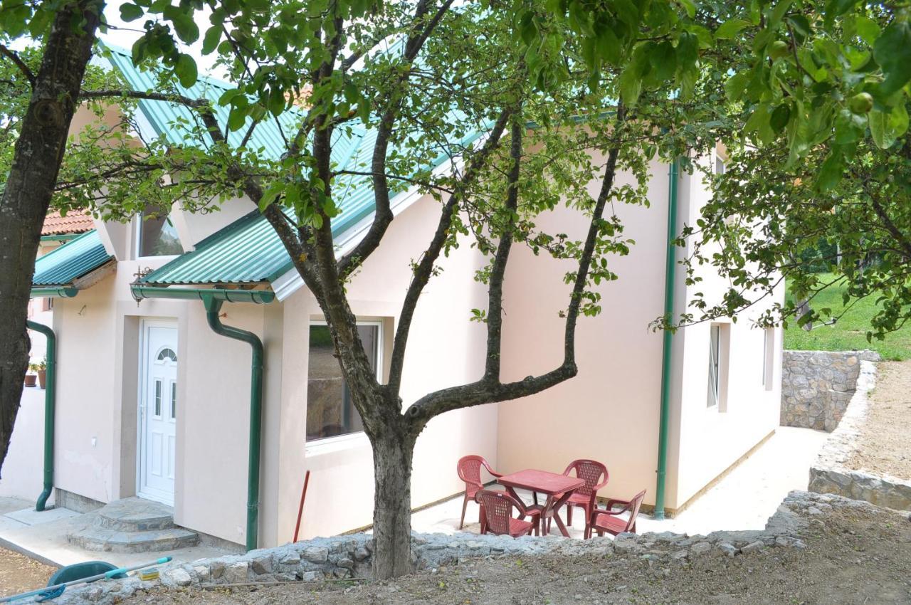 קולאסין Apartments & Rooms Bojic מראה חיצוני תמונה