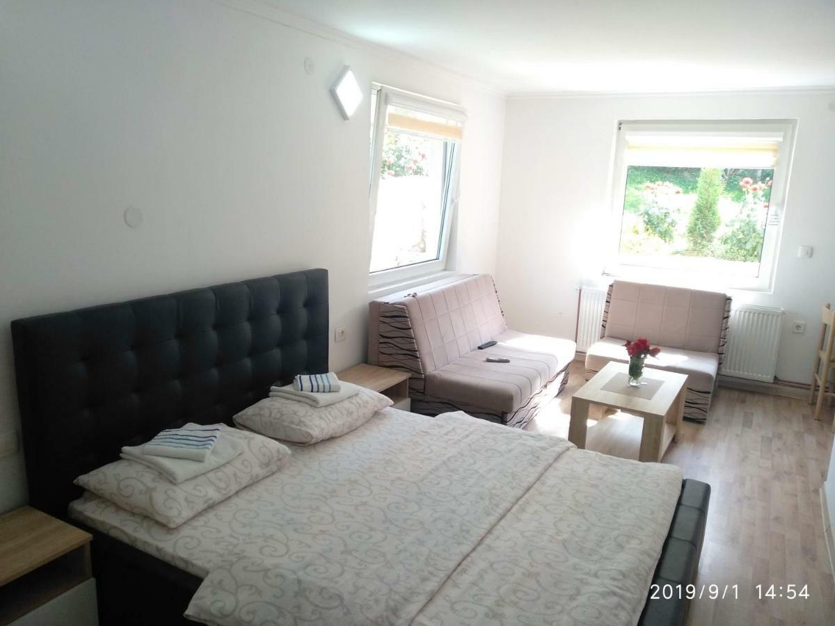 קולאסין Apartments & Rooms Bojic מראה חיצוני תמונה